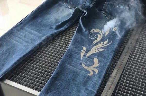 激光切割和雕刻在紡織行業(yè)有哪些應(yīng)用？布料激光燒花(圖1)