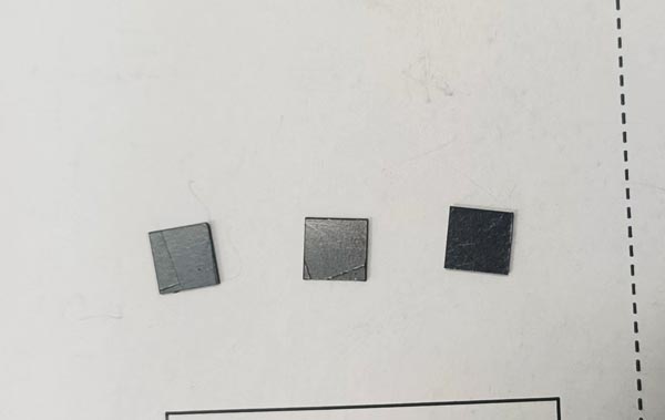 石墨片用什么切割呢？精密激光切割機！(圖1)